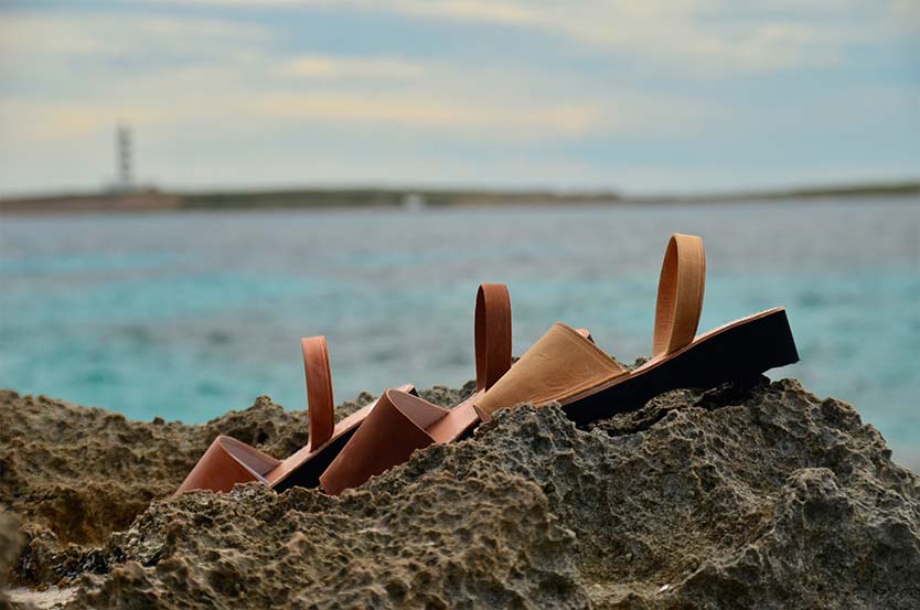 Avarques Naturals De Menorca S.L. calzado sobre arena